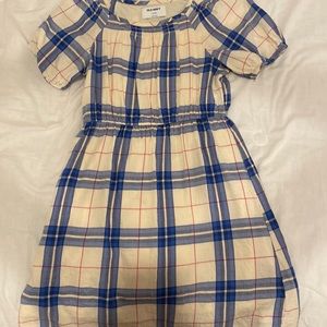 hi! i’m selling this cute plad summer dress!